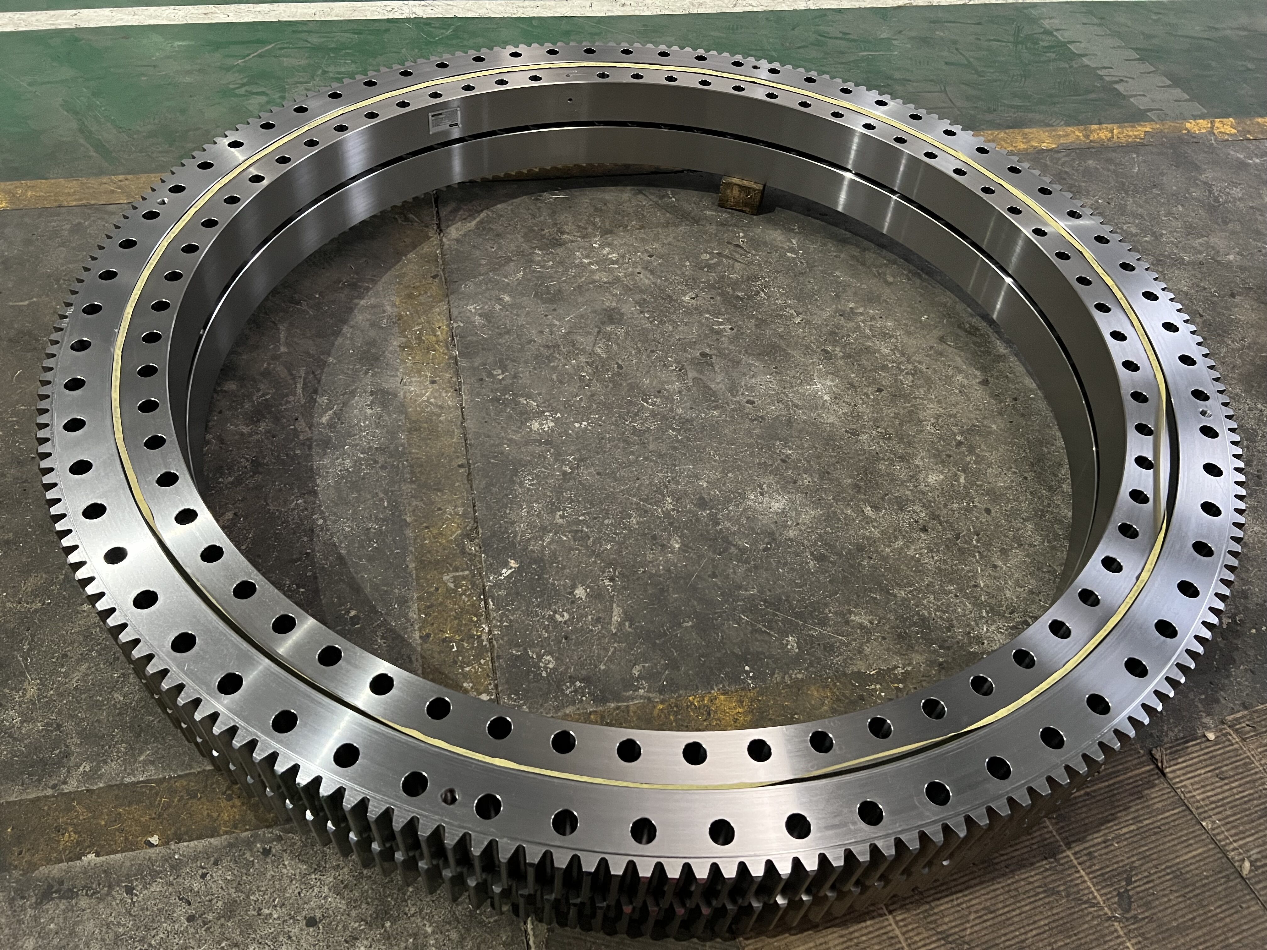 Slewing Ring Bearing at Rs 110000 | Slew Ring Bearing in New Delhi | ID:  21461885712